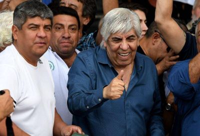 El Gobierno amenaza a Moyano con una multa multimillonaria para evitar el paro