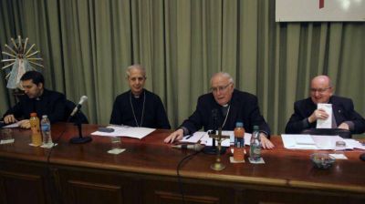 Dos proyectos buscan remplazar los decretos de la dictadura sobre los salarios a obispos