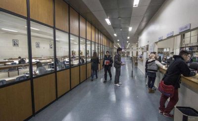 Cuestionan que se cobre un bono contribuci�n en la biblioteca municipal