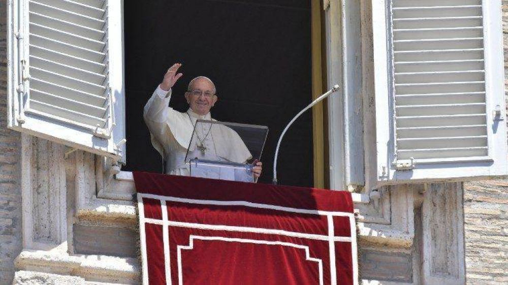ngelus del Papa: Confiar en la accin tenue pero poderosa de Dios