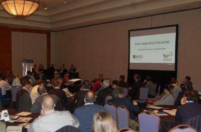 Industriales y Gobierno analizaron competitividad de Argentina
