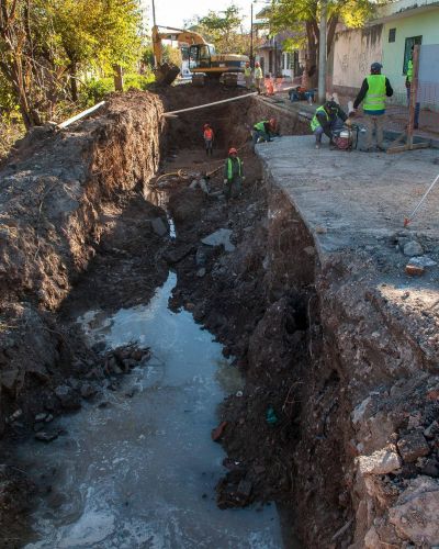 Comenzaron las obras para realizar el canal Tineo