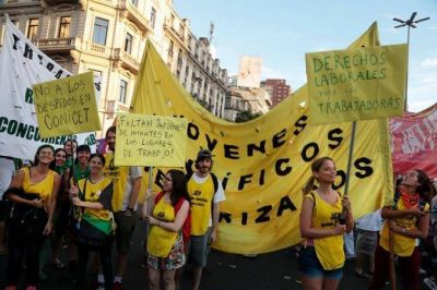 Becarios del CONICET movilizan en todo el pa�s para reclamar aumento salarial acorde a la inflaci�n