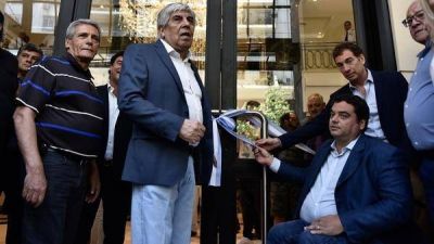 El Gobierno intimar� a Hugo Moyano para que rectifique el anuncio sobre las paritarias de Camioneros