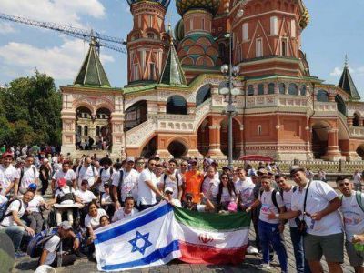 El mundial uni� a israel�es con iran�es y posaron con las banderas entrelazadas