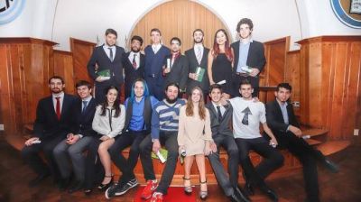 Egresaron 15 nuevos ingenieros del Instituto Balseiro