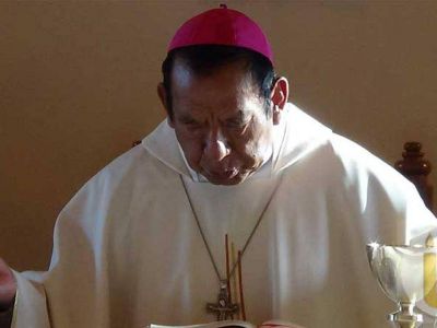 Primer cardenal ind�gena boliviano viaja al Vaticano para su investidura