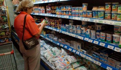 Productos de la canasta b�sica aumentaron un 13%, por la devaluaci�n del peso