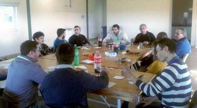 Una empresa de ingenier�a visit� la Escuela de Tecnolog�a de la UNNOBA