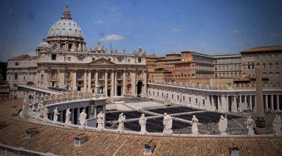El APSA cambia de presidente con nuevo nombramiento hecho por el Papa