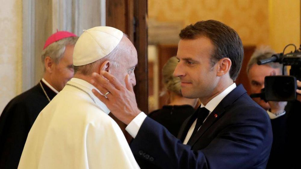 Encuentro de casi una hora entre Macron y el Papa: migrantes, Europa y medio ambiente