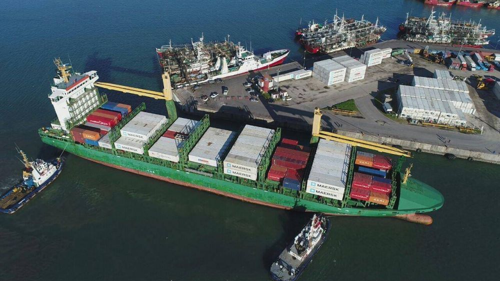 Charla en Balcarce sobre beneficios de operar con el puerto de Mar del Plata