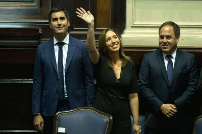 Vidal busca apoyos del PJ bonaerense contra la embestida de los gobernadores por AySA, Edenor y Edesur