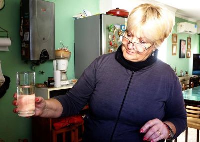 Al abrir las canillas, en zonas de Tolosa y Ringuelet el agua sali� turbia y alarm� a los vecinos