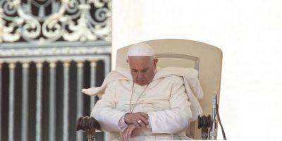 Abusos en Chile, el papa Francisco acept� renuncia de otros dos obispos