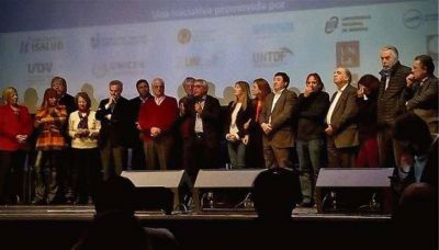 El recuerdo de Cafiero reuni� las m�ltiples variantes del peronismo