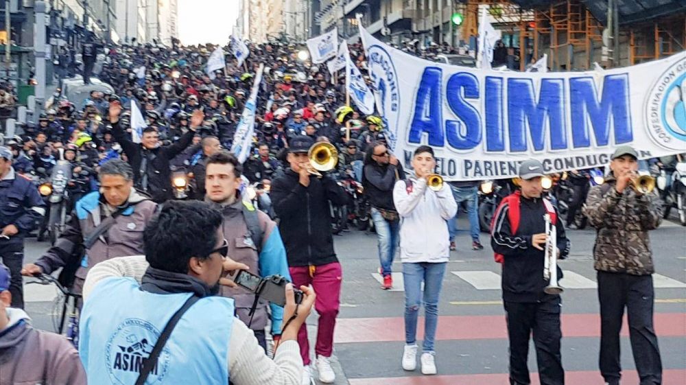 Motoqueros marcharon para exigir la homologacin del acuerdo paritario