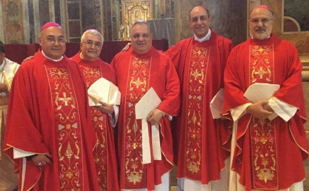 El Papa entregó el palio arzobispal a cinco prelados argentinos