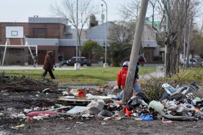 Por falta de mantenimiento hay plazas en algunos barrios que est�n en muy mal estado