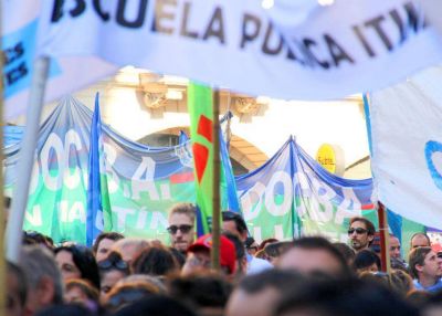 Ma�ana, los docentes van al paro nacional y se recrudece el vinculo con el Gobierno