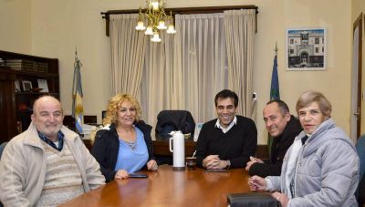 La cooperadora del Hospital Irurzun anotici� a L�pez sobre tareas realizadas