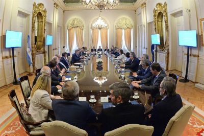 Los gobernadores insisten en prorrogar la baja de los impuestos