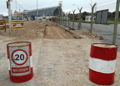 Comenz� la obra del sistema de pesaje de transporte de carga en Puerto Quequ�n