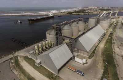 Conflicto de carga en Puerto Quequ�n: Denuncian a acopiadoras por no pagar traspiles