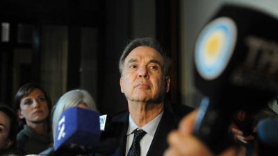 Miguel Pichetto pide negociar, pero el Gobierno amenaza con prorrogar el Presupuesto