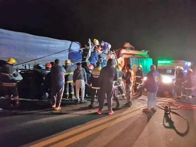 Impactante choque entre dos camiones en la Ruta 5