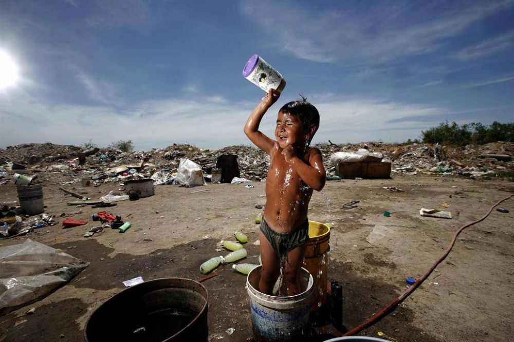 El 22% de los 44 millones de argentinos no tiene agua de red y cuatro de cada diez vive sin cloacas