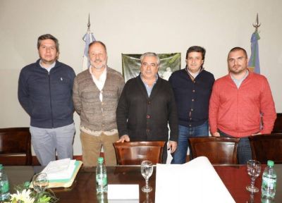 General Villegas firm� acuerdo con C�rdoba por obras h�dricas
