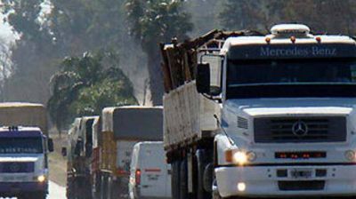 Restringen circulaci�n de camiones en rutas