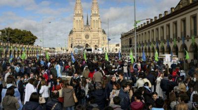 Ante miles de personas, la Iglesia plante� en Luj�n que 