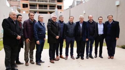 Intendentes del PJ se abroquelan en busca de frenar el traspaso de Aysa a la Provincia