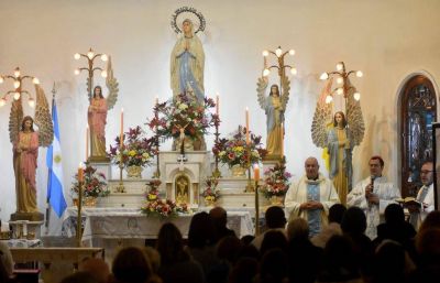Con una misa, se celebraron los 80 a�os de la fundaci�n de la Gruta de Lourdes
