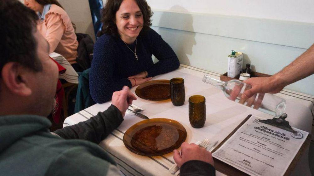 Promueven que haya agua gratis en restaurantes de Mendoza