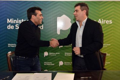 Necochea firm� convenio de unificaci�n de polic�as