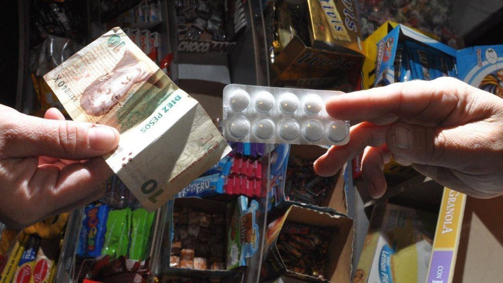 Hicieron 18 allanamientos por venta ilegal de medicamentos en Baha