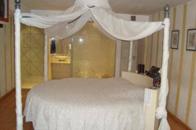 La crisis econ�mica golpe� de lleno al amor: cerr� el hotel alojamiento 