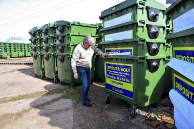 Javier Gastón: “Sumamos más de 400 contenedores para profundiar el servicio de recolección y ver nuestra ciudad mucho más limpia