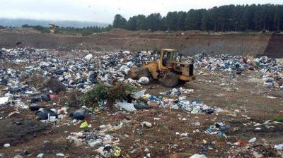 En San Mart�n hay cruces por una empresa para la basura