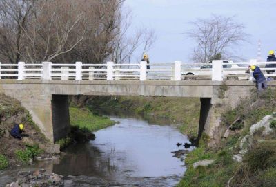 La cooperativa del Languey� realiza tareas de limpieza en un basural clandestino en Villa Aguirre