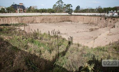 De un shopping de nueve plantas a un pozo gigante: un a�o de abandono