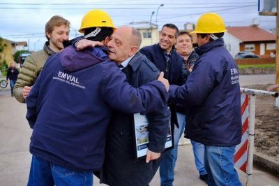 Funcionarios junto a vecinos inauguraron obras de calles de hormig�n en Faro Norte