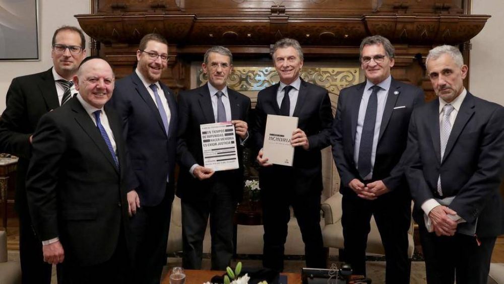 Piden a Macri que refuerce el reclamo por la AMIA a nivel internacional