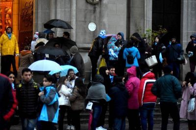 Nutrida manifestaci�n bajo la lluvia en contra de la despenalizaci�n del aborto
