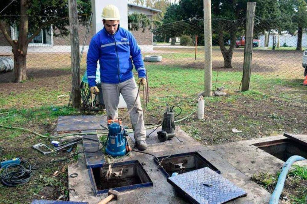 El lunes pasado comenzaron a instalar la nueva bomba en la planta cloacal del barrio Santa Ana