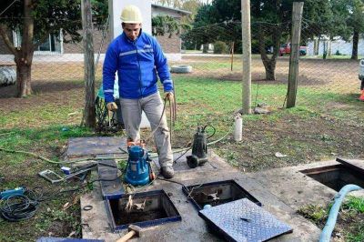 El lunes pasado comenzaron a instalar la nueva bomba en la planta cloacal del barrio Santa Ana