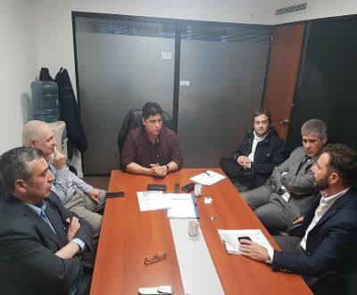 Vidal logra importante acuerdo con PAE para reactivar la producci�n en Santa Cruz